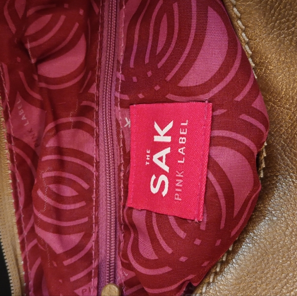 The SAK Pink Label Gold Pebble Leather Fringe Shoulder Bag. - Picture 10 of 16